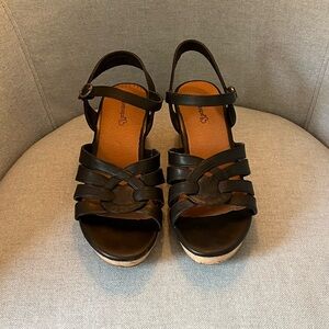 Beartrap  Blqck Strappy Sandals